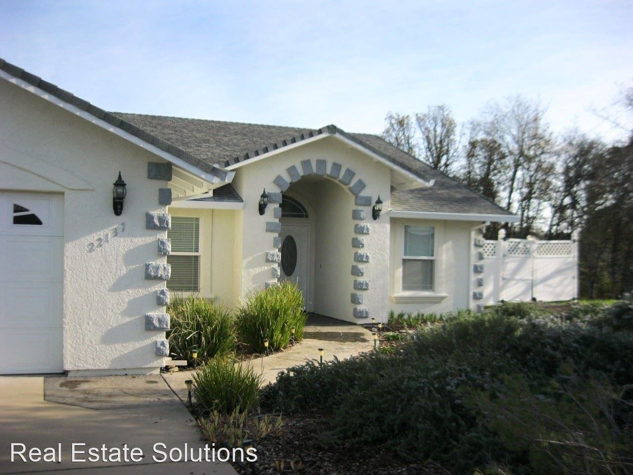 22137 River View Dr - Photo 3 of 13