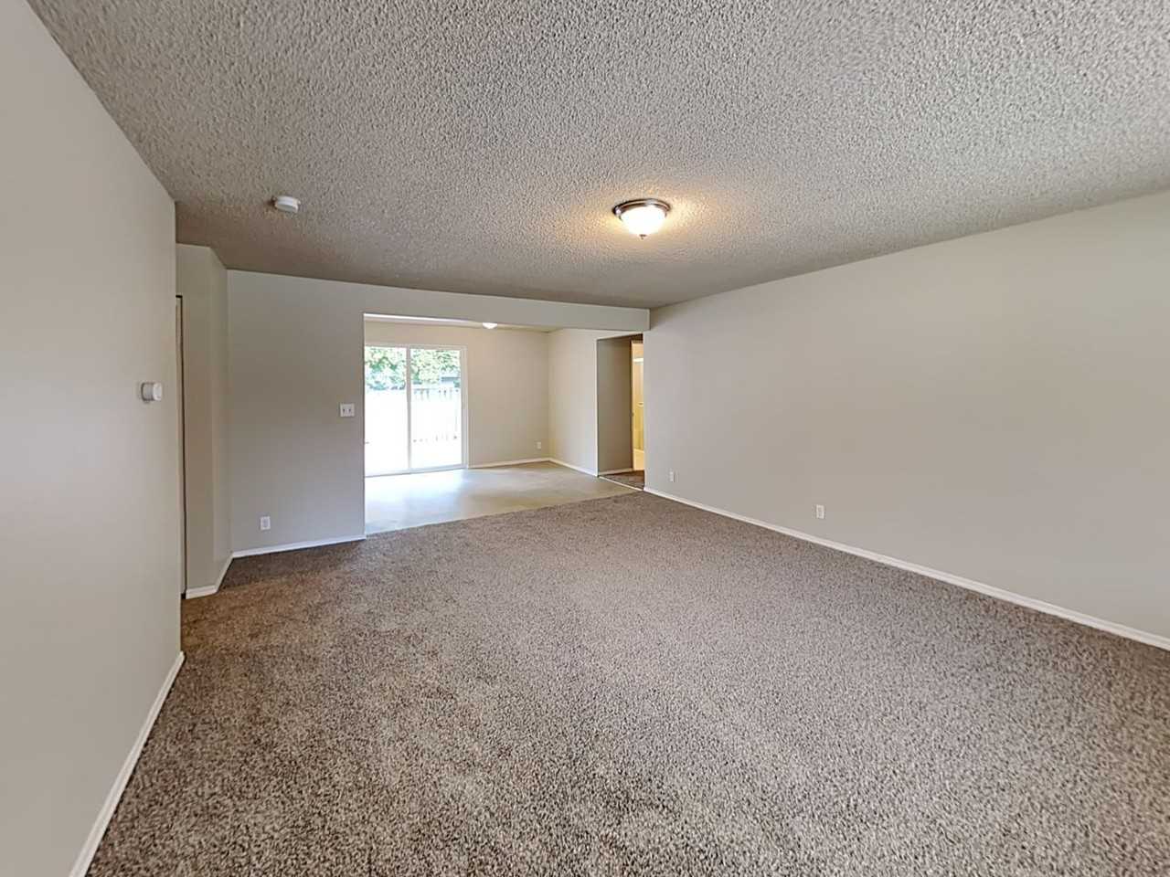 5801 37th St Se - Photo 3 of 19