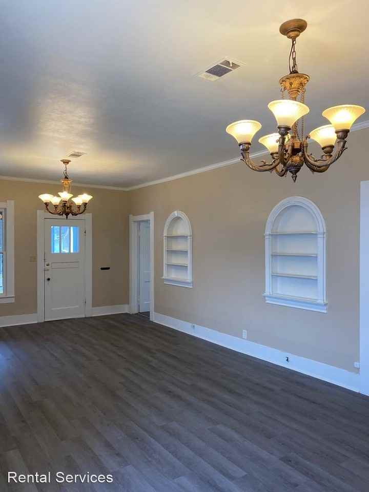 550 Campus St - Photo 2 of 11