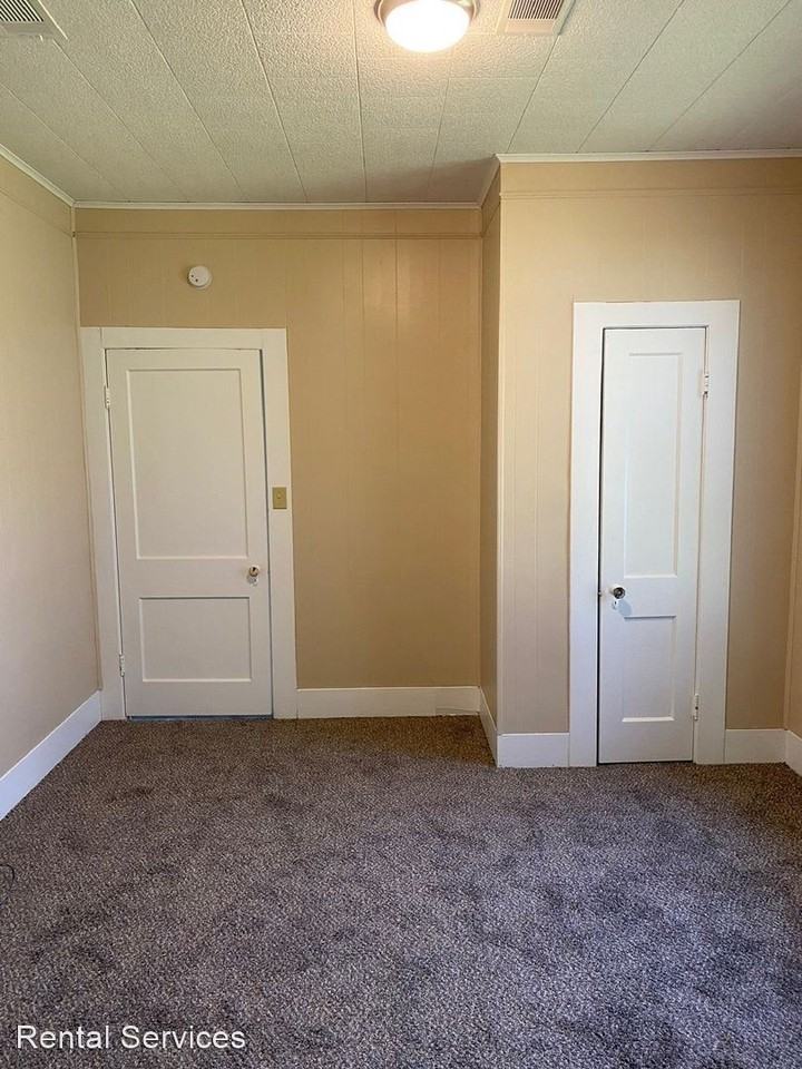 550 Campus St - Photo 3 of 11