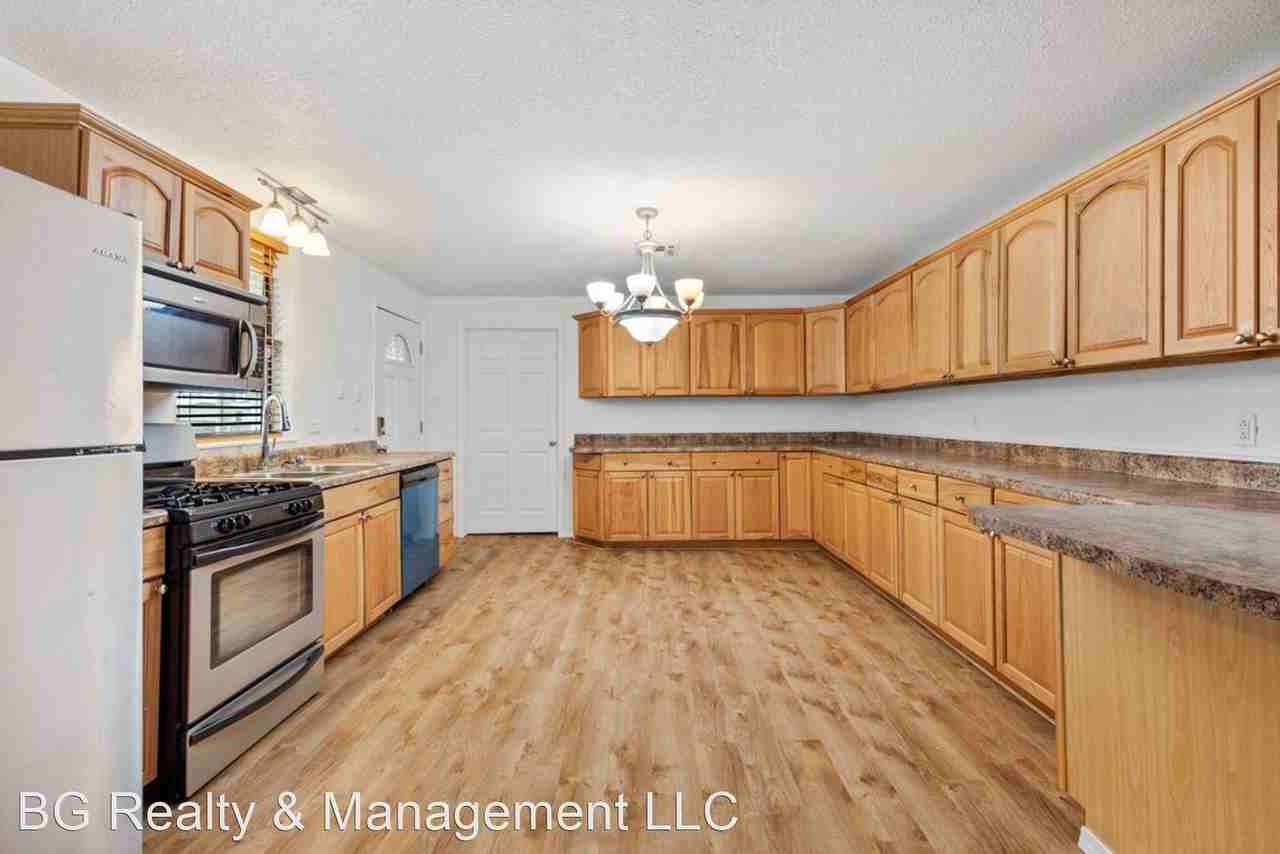 1209 Grout St - Photo 2 of 12