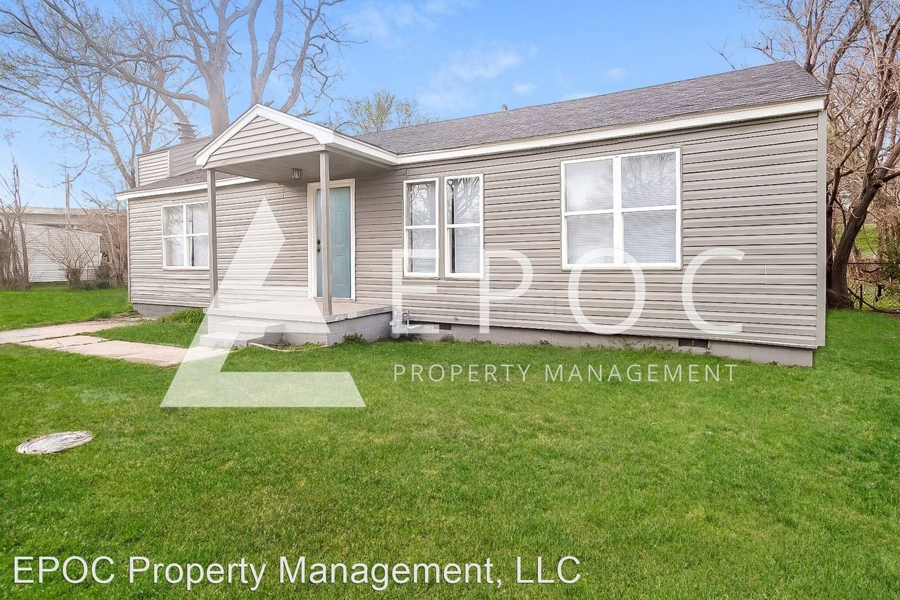 5387 W 1st St - Photo 2 of 15