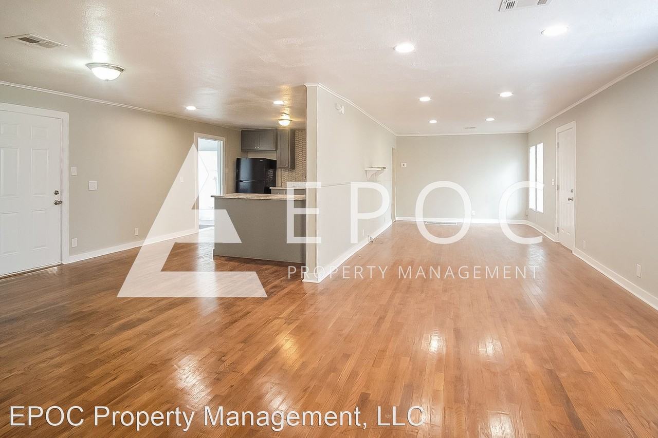 5387 W 1st St - Photo 3 of 15