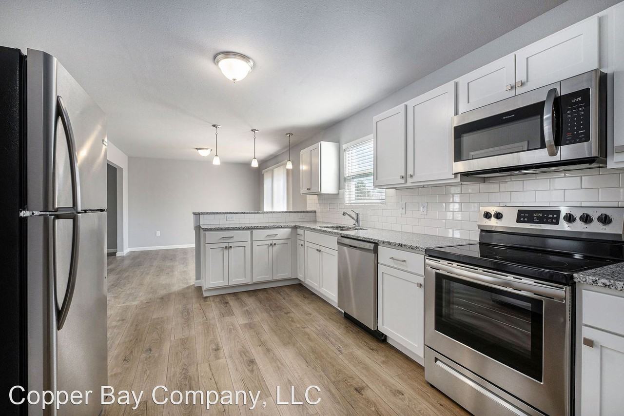 318 E Michigan Ave - Photo 2 of 36