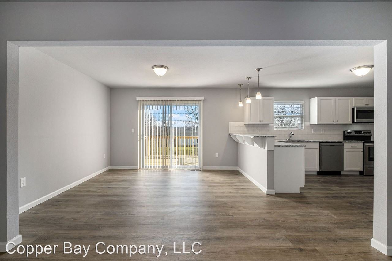 318 E Michigan Ave - Photo 3 of 36