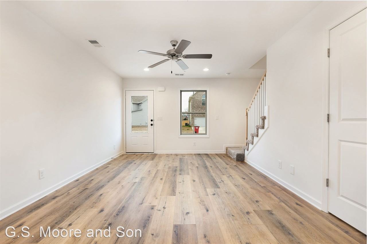 Colonial Court - Photo 2 of 9