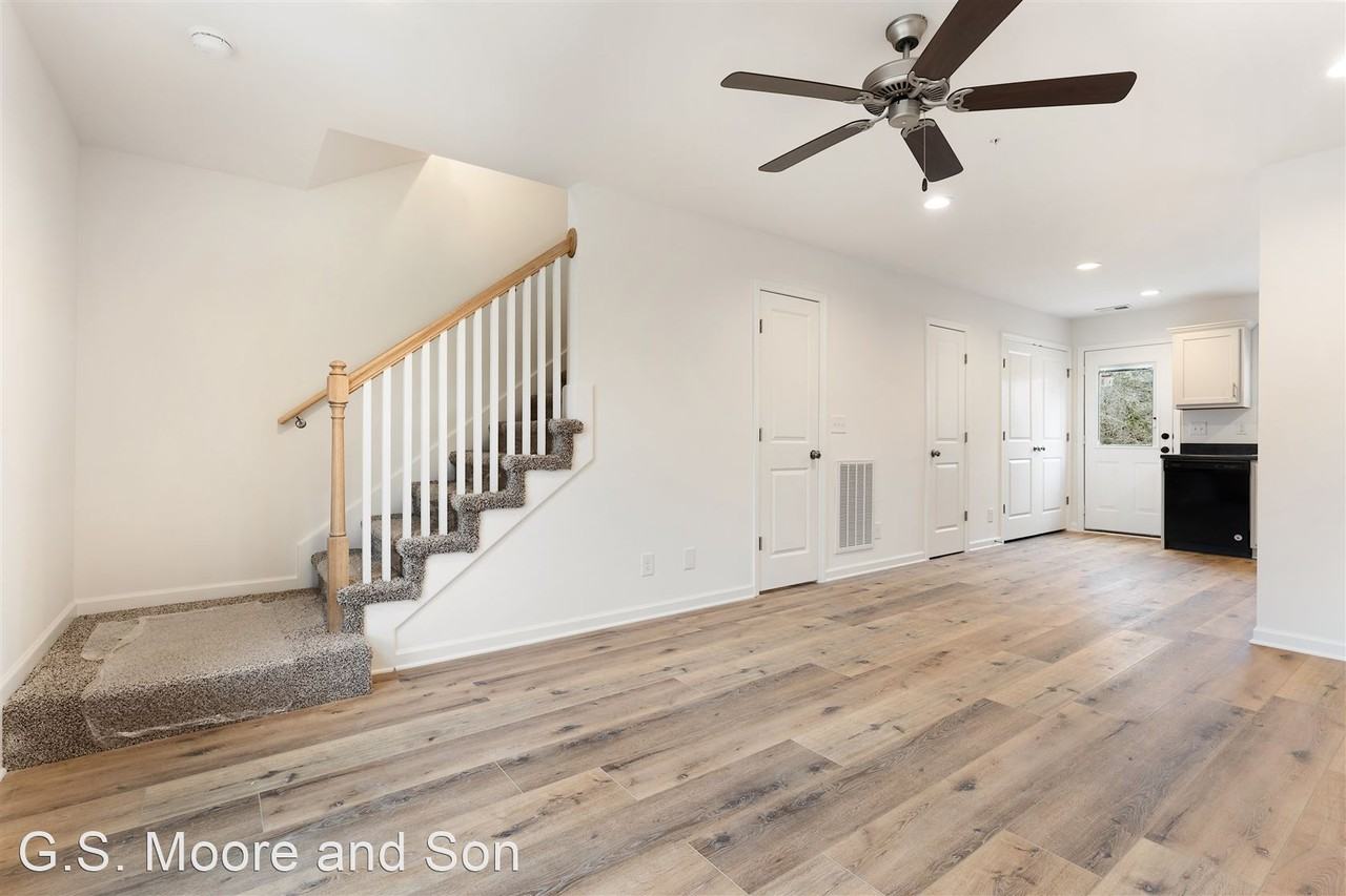 Colonial Court - Photo 3 of 9