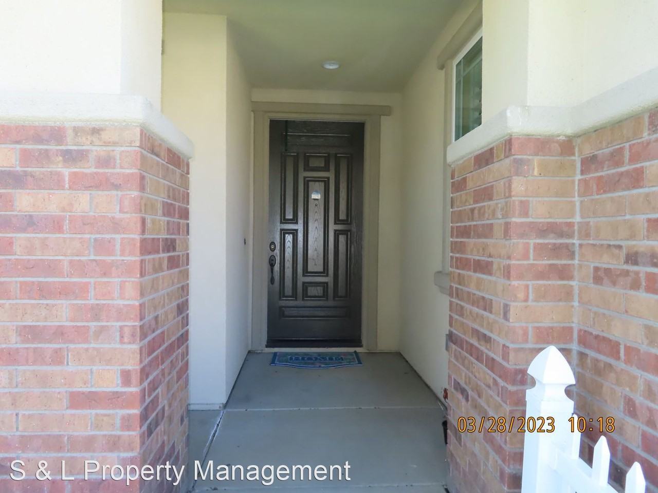 32349 Alpine Ct - Photo 2 of 50