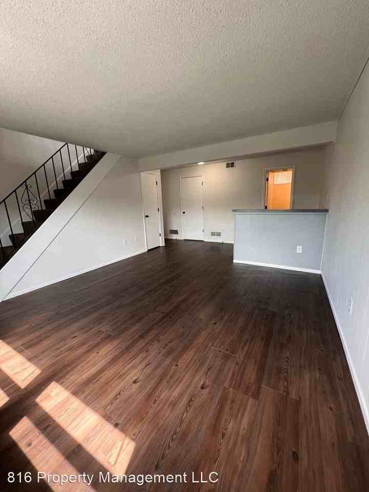 10514 E 41st Ter - Photo 2 of 14