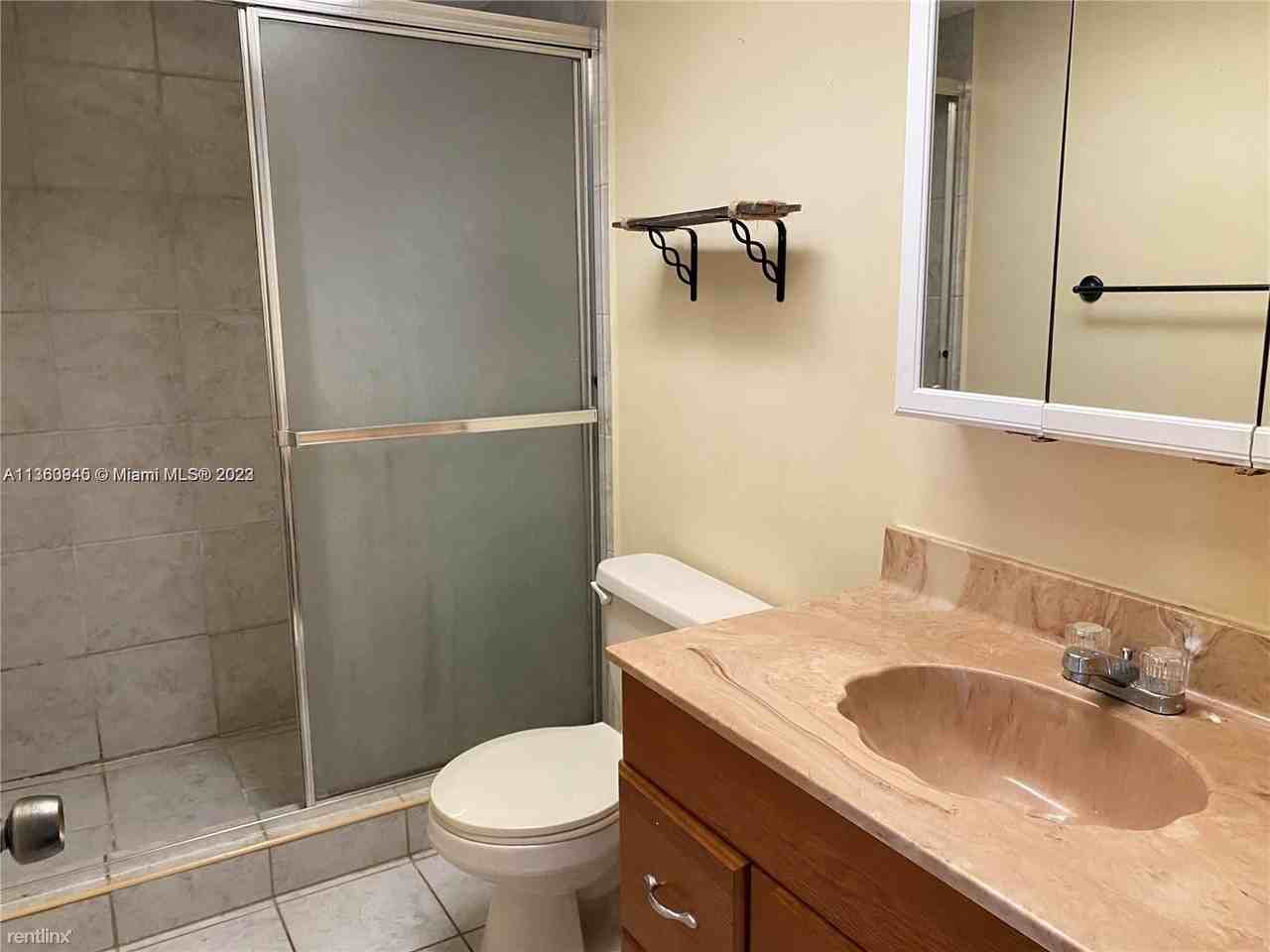 1425 Harvard Ln #14C - Photo 3 of 5