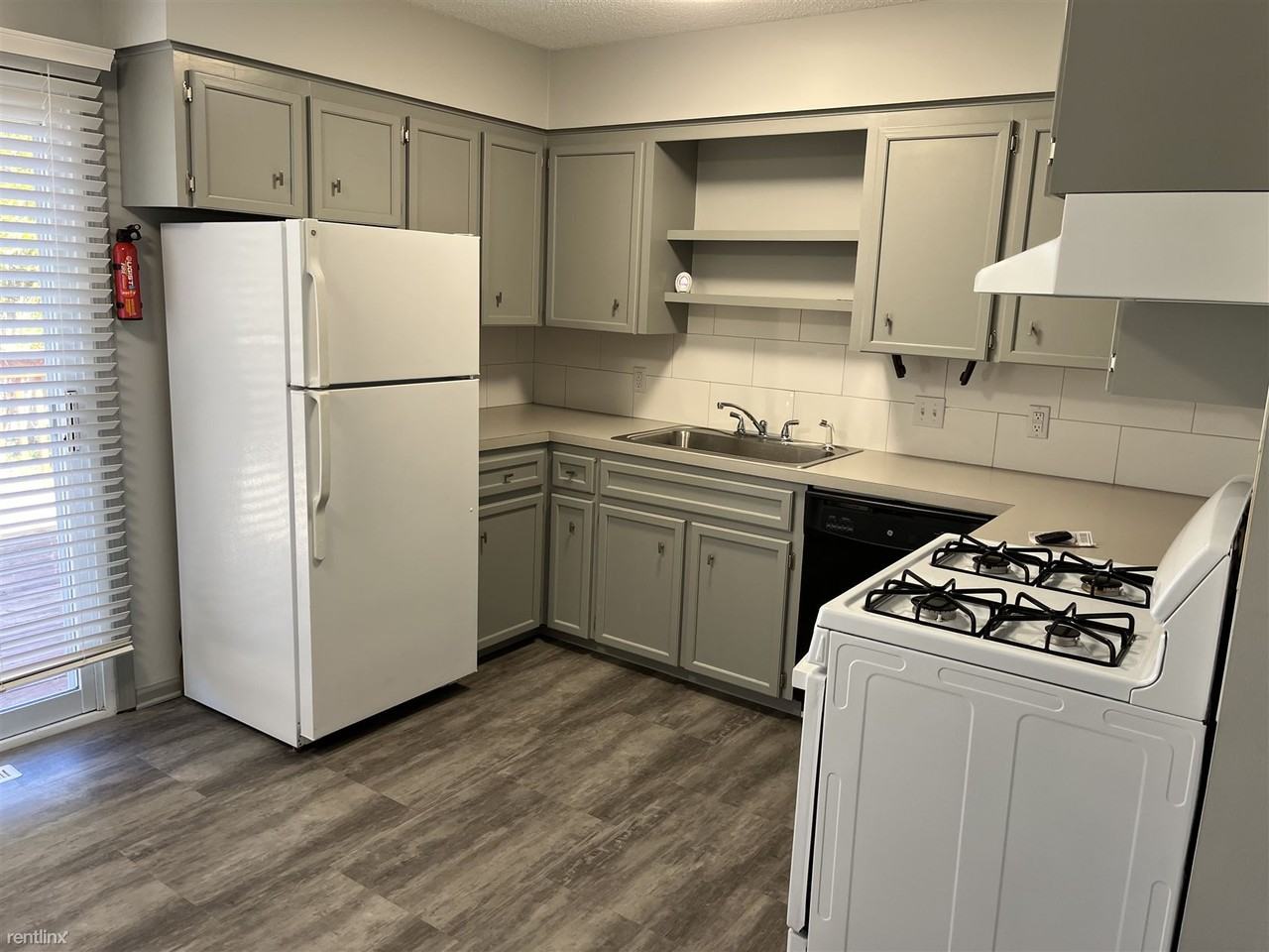 711 Dorroll St Ne - Photo 3 of 8