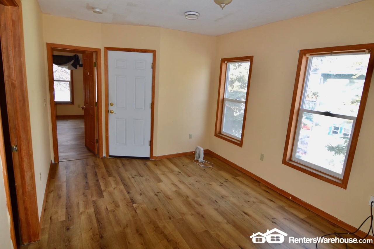 2719 S 8th St - Photo 3 of 9