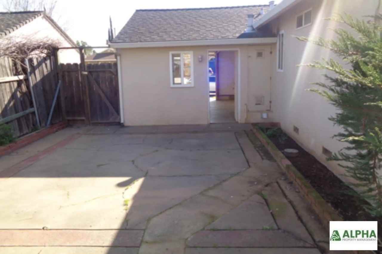 5200 Bradford Dr - Photo 3 of 11