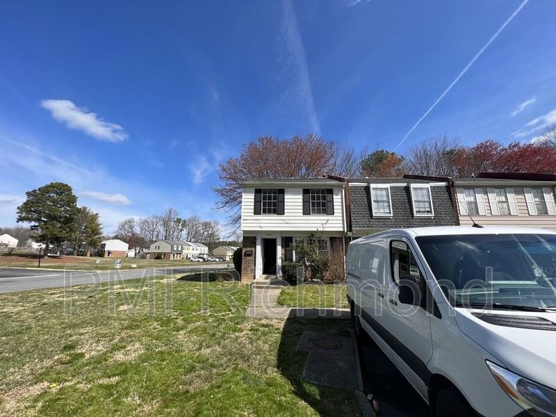 1800 Regal Dr - Photo 3 of 20