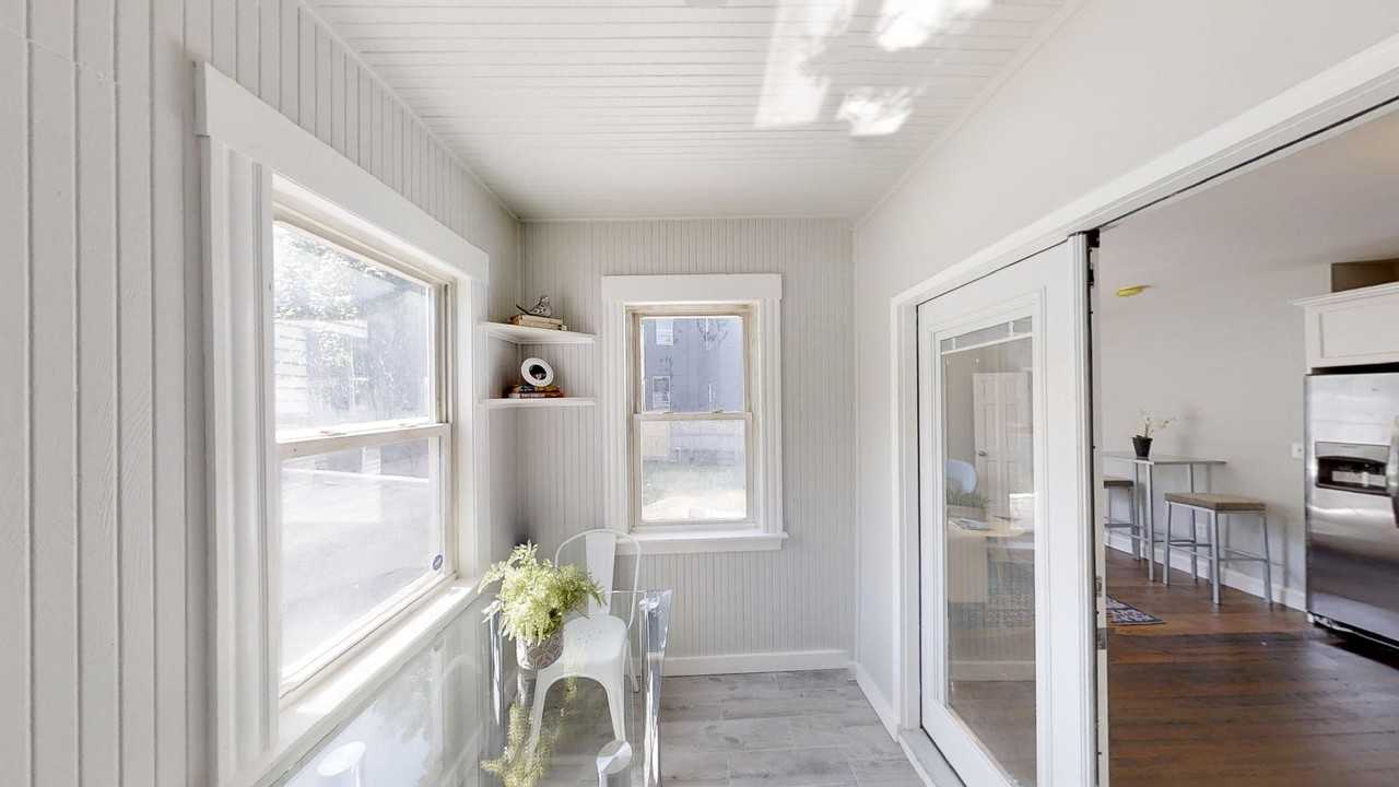 836 Canterbury St #1R - Photo 3 of 19