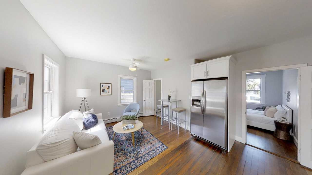 836 Canterbury St #1R - Photo 4 of 19