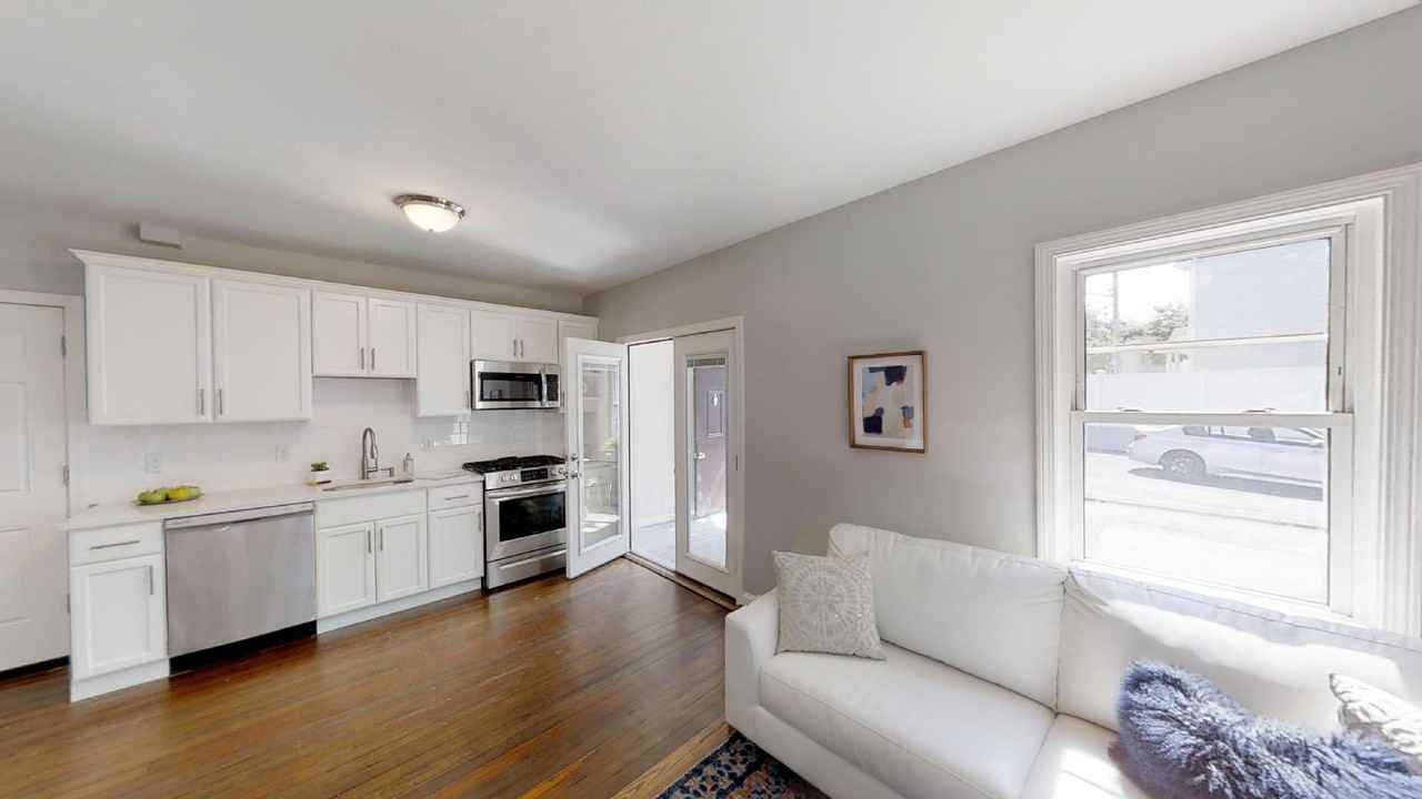836 Canterbury St #1R - Photo 6 of 19