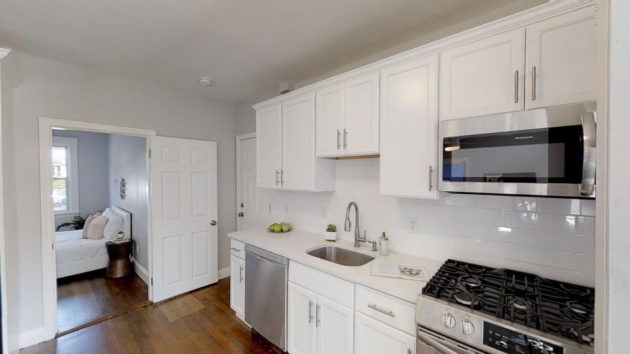 836 Canterbury St #1R - Photo 7 of 19