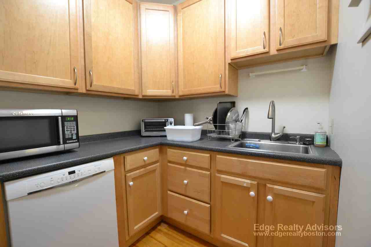 42 Lincoln St #2 - Photo 6 of 10