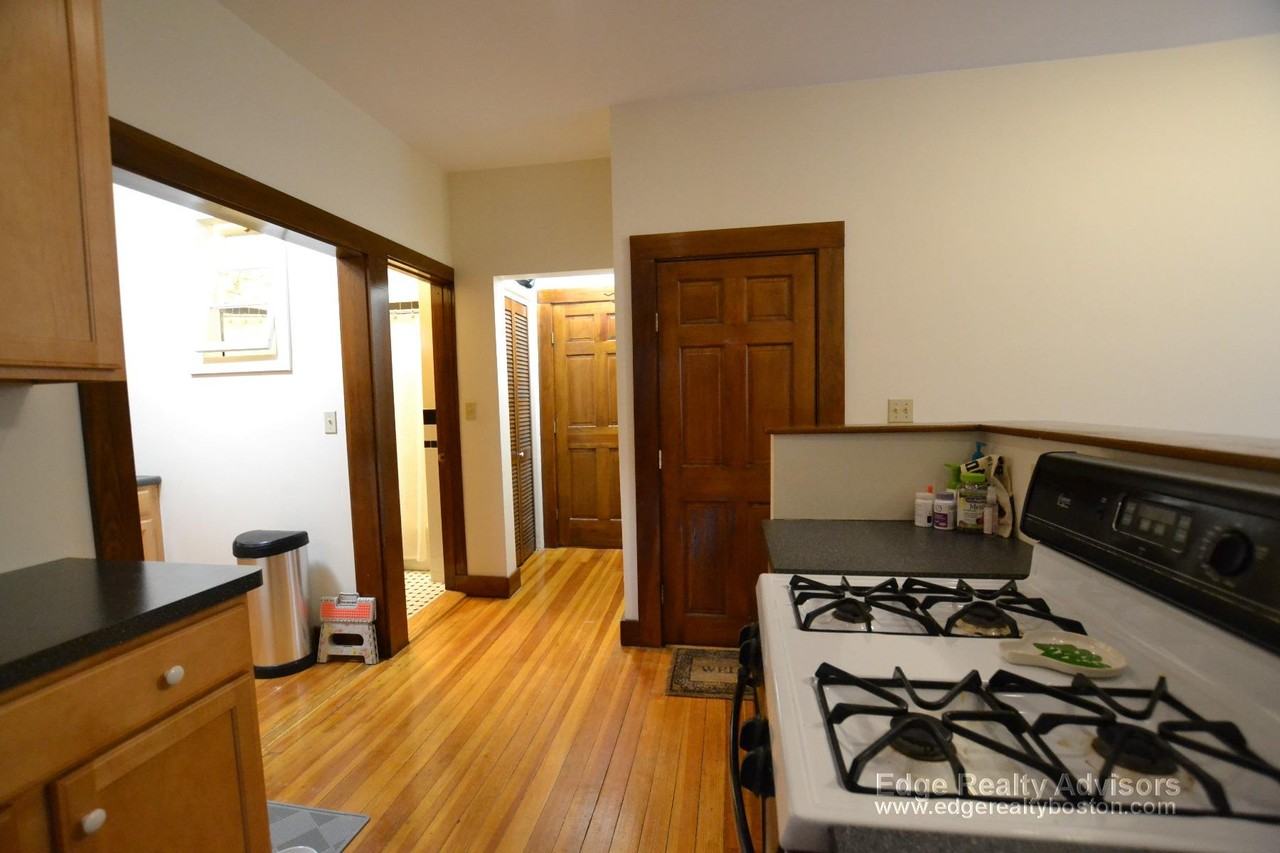 42 Lincoln St #2 - Photo 7 of 10