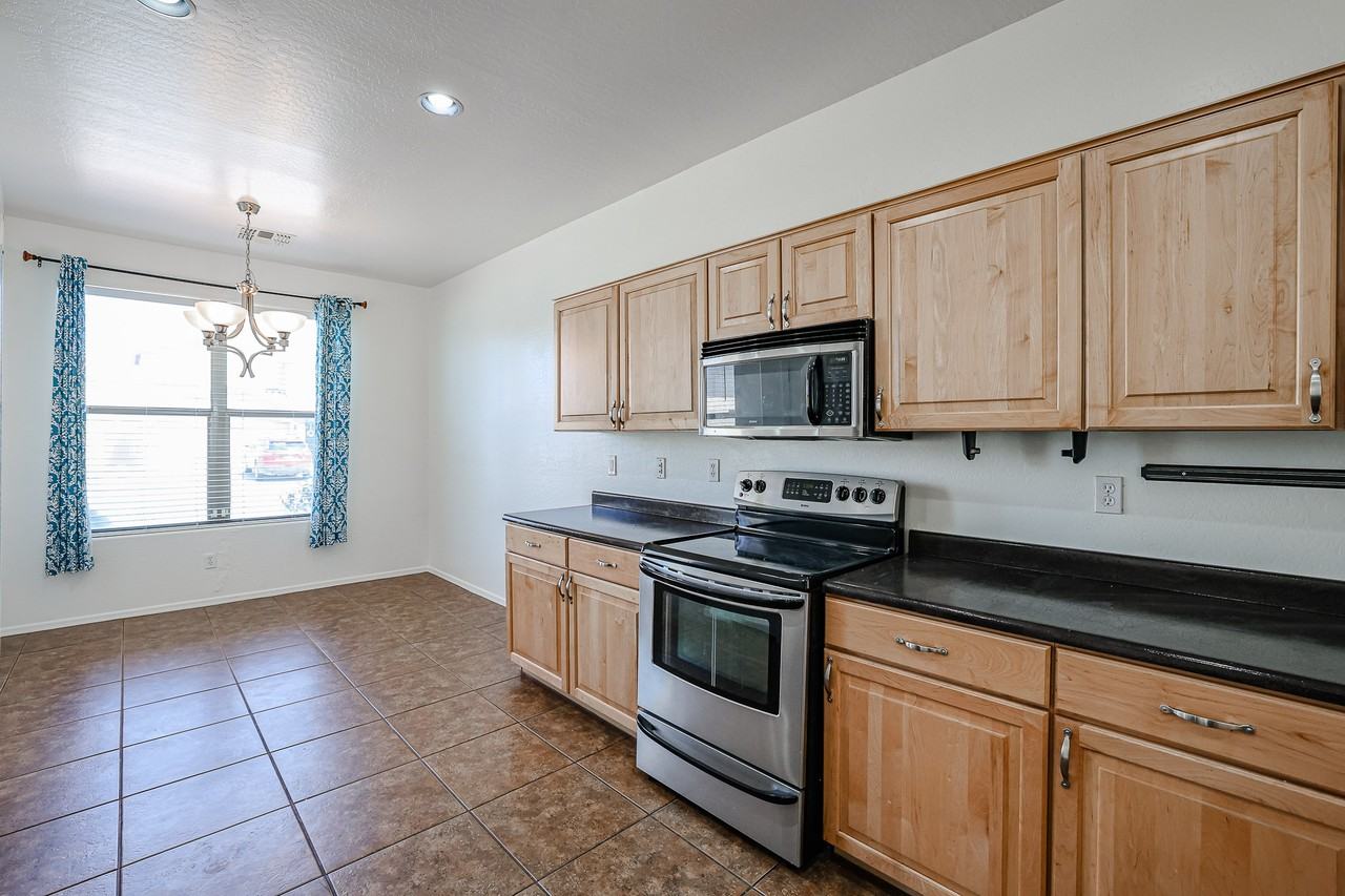 4635 W Burgess Ln - Photo 7 of 34