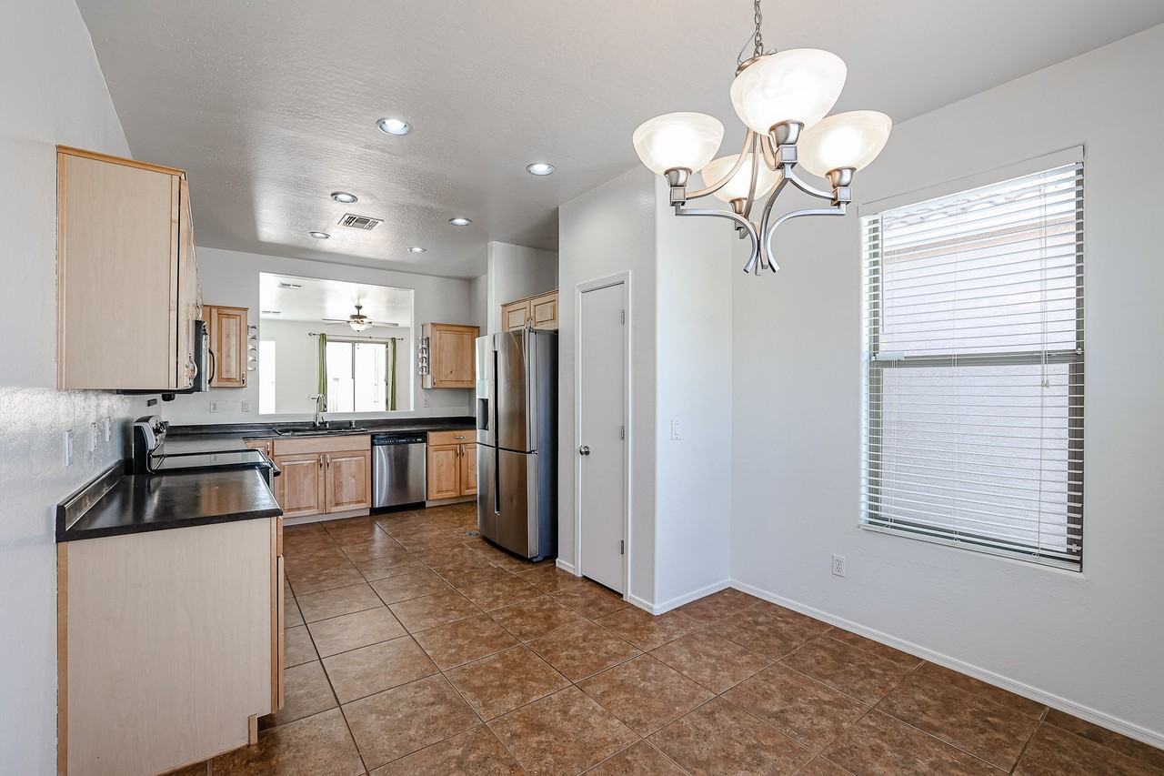 4635 W Burgess Ln - Photo 4 of 34