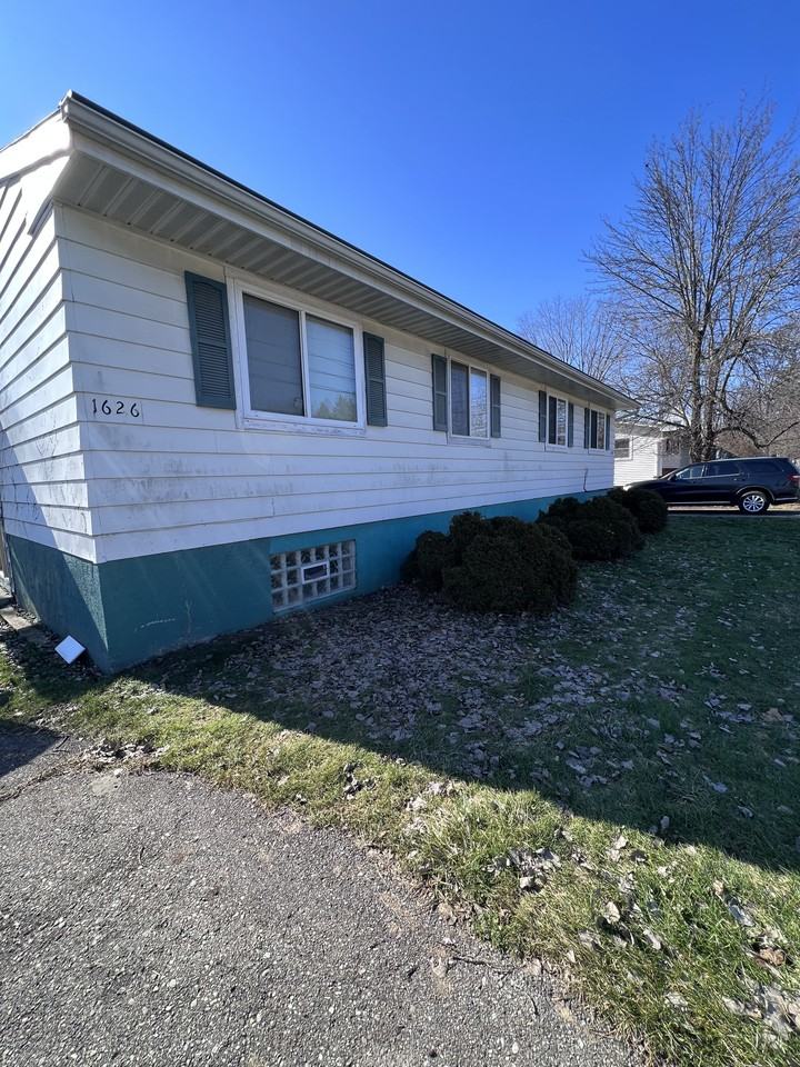 1626 Haslett Road - Photo 3 of 15