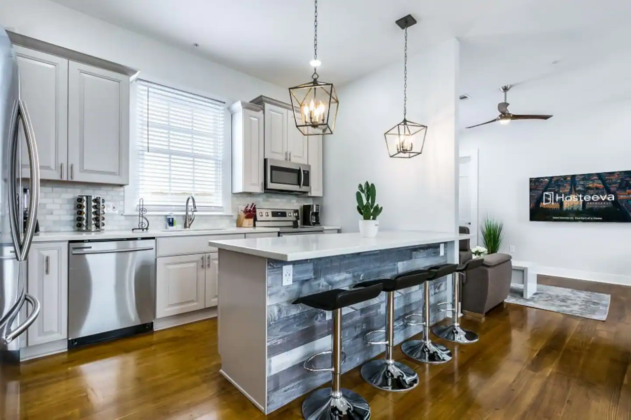 1812 Martin Luther King Jr Blvd #401 - Photo 2 of 9