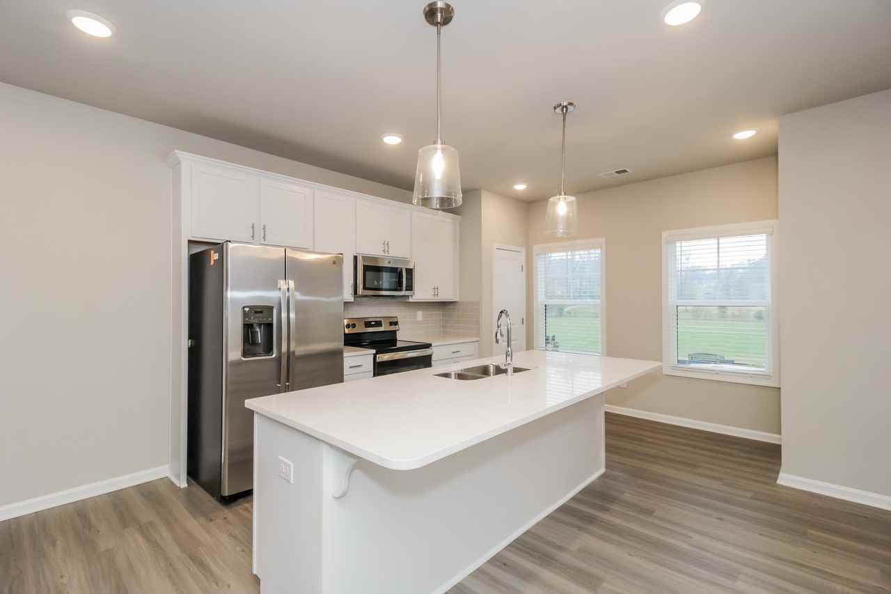 807 Calvin Park Dr - Photo 5 of 39