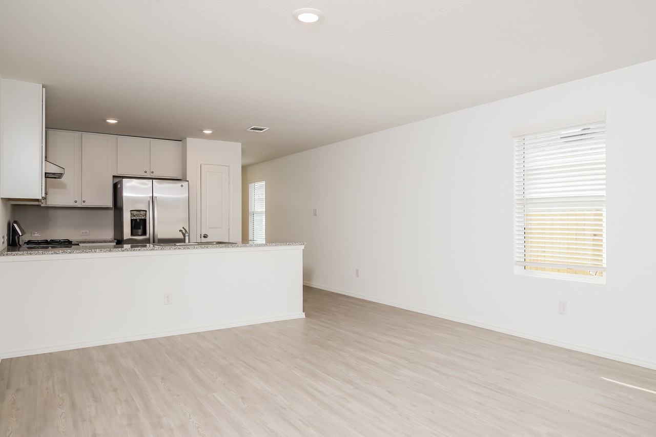 2907 2907 Millikan Dr - Photo 5 of 15