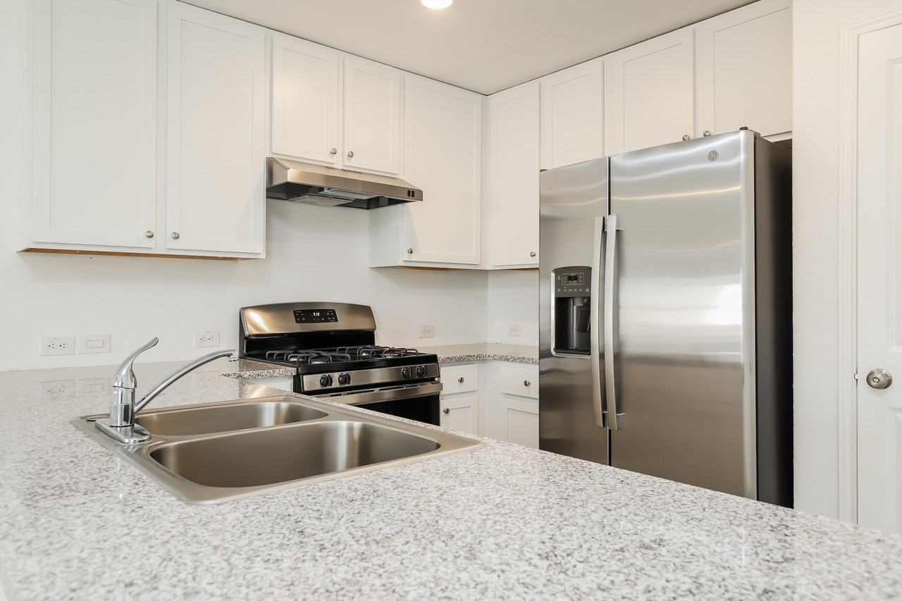 2907 2907 Millikan Dr - Photo 6 of 15