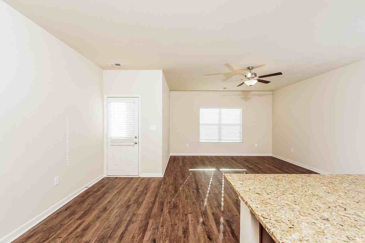 7069 Broad Street - Photo 3 of 20
