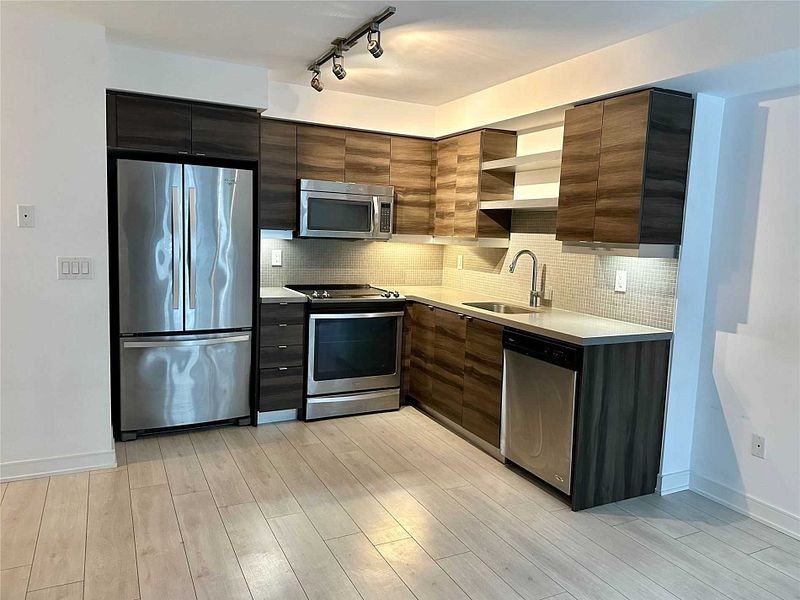 525 Adelaide Street West #502