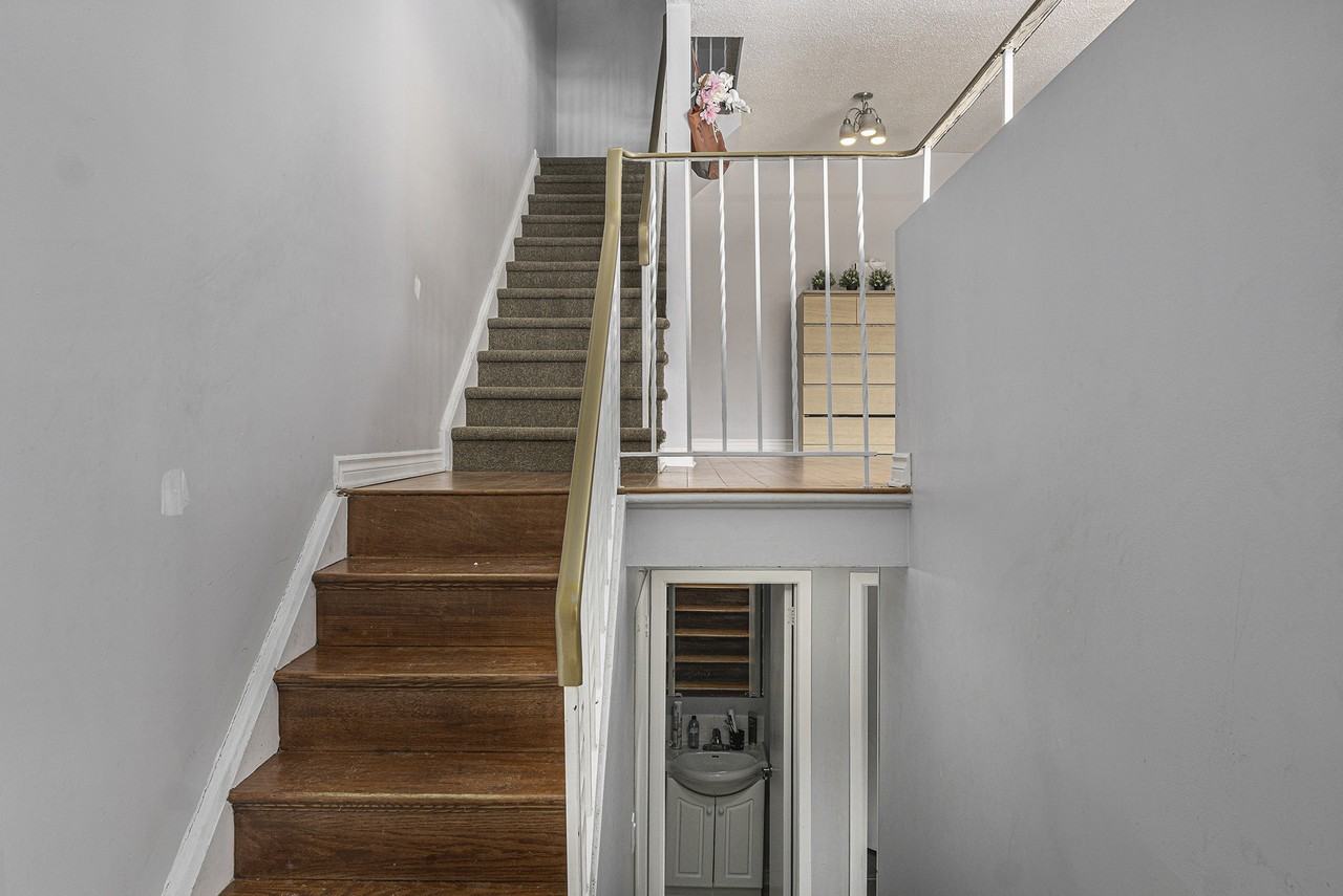 11 Woodvale Green #B - Photo 2 of 23