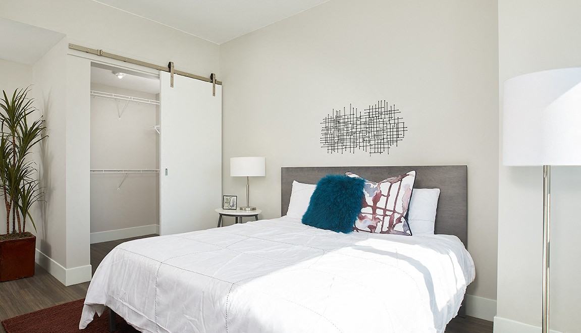 601 Bond - Photo 7 of 19