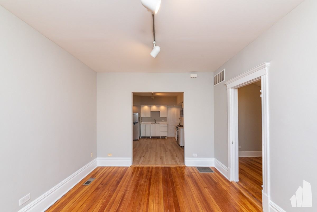 2334 N Southport Ave #1F - Photo 5 of 18