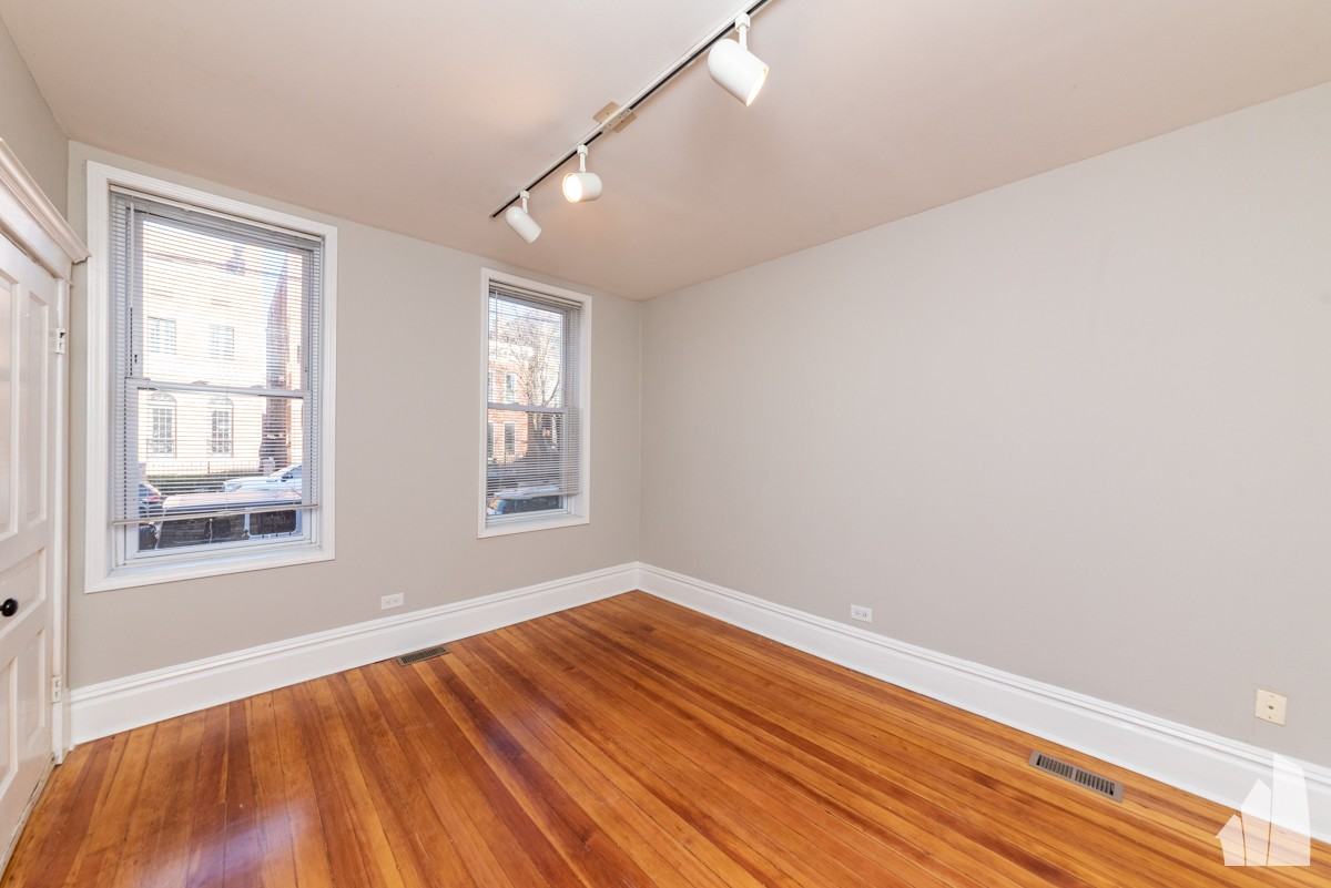 2334 N Southport Ave #1F - Photo 7 of 18