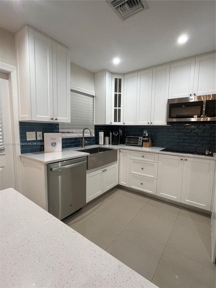 760 Beachwood Ln #760 - Photo 3 of 8