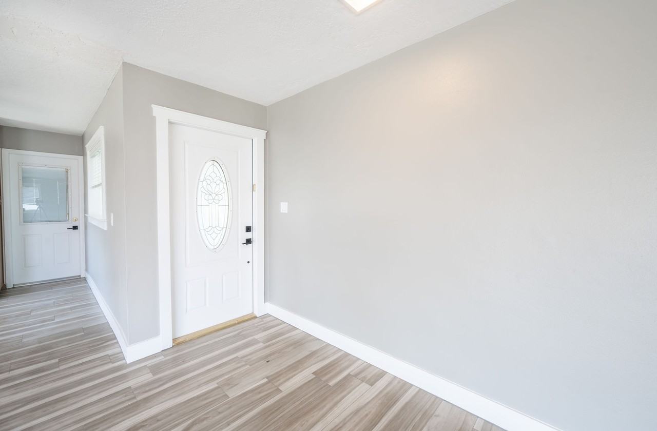 409 S Waterway Dr #1 - Photo 3 of 17