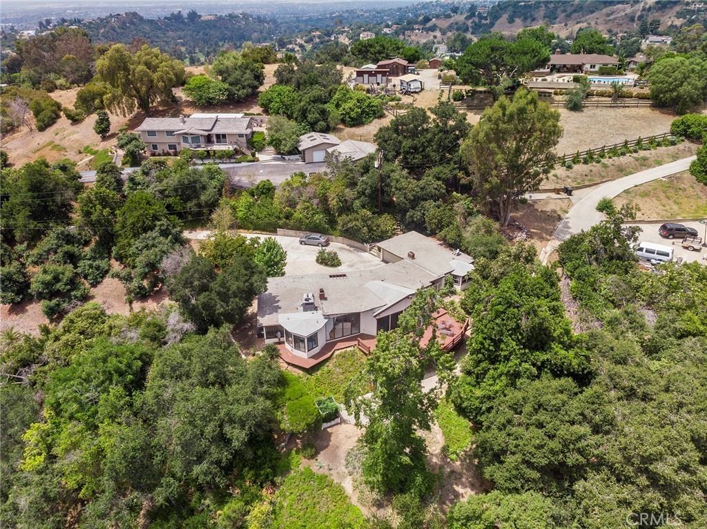 2243 Sharpless Ct - Photo 2 of 27