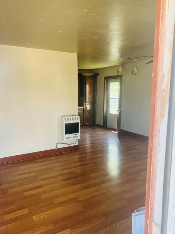 1303 W 10th St - Photo 2 of 6