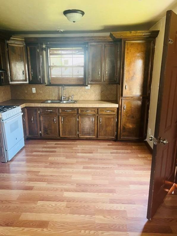 1303 W 10th St - Photo 3 of 6