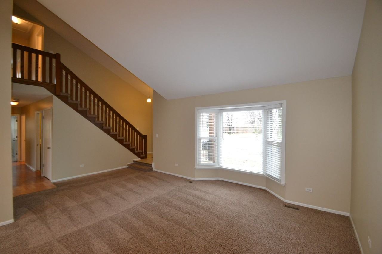 171 N Prairie Dr - Photo 2 of 13