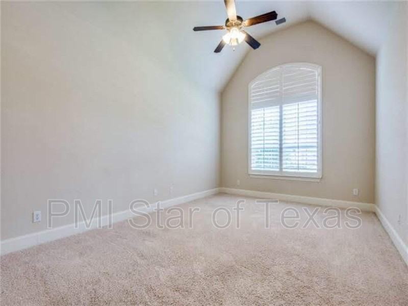 7509 Rockyford Dr - Photo 6 of 20