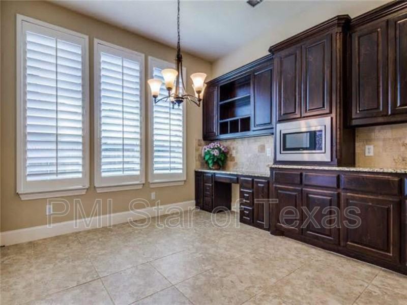 7509 Rockyford Dr - Photo 5 of 20