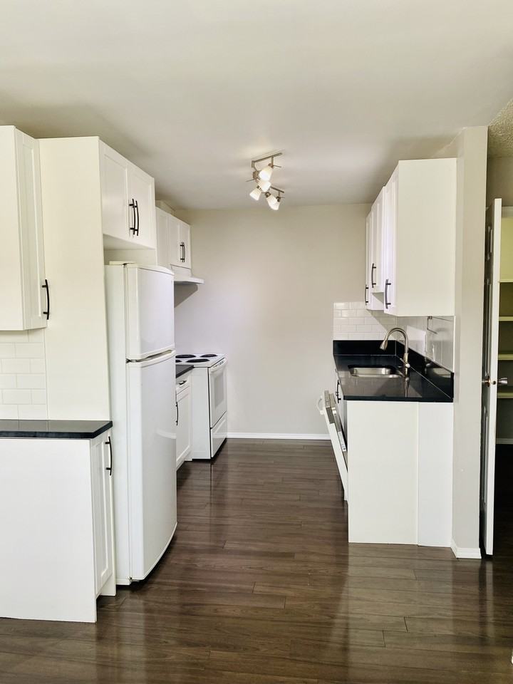 10336 154 Street - Photo 3 of 15