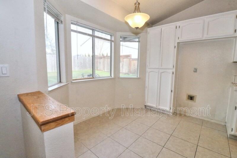 3549 Pine Hollow Way - Photo 4 of 50