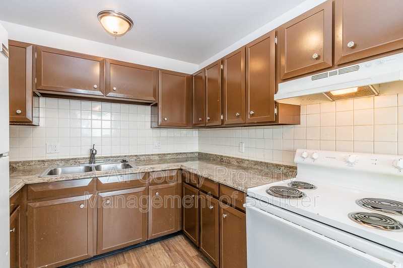 832 S Bowen St #A - Photo 3 of 8