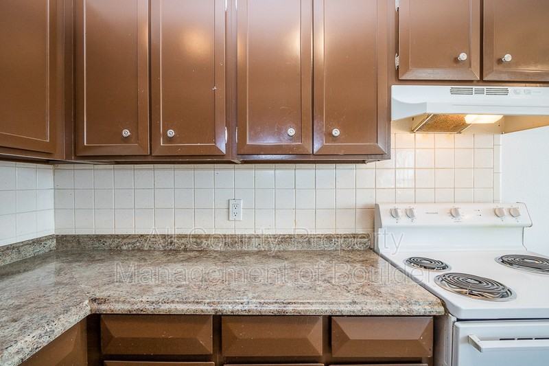832 S Bowen St #A - Photo 4 of 8