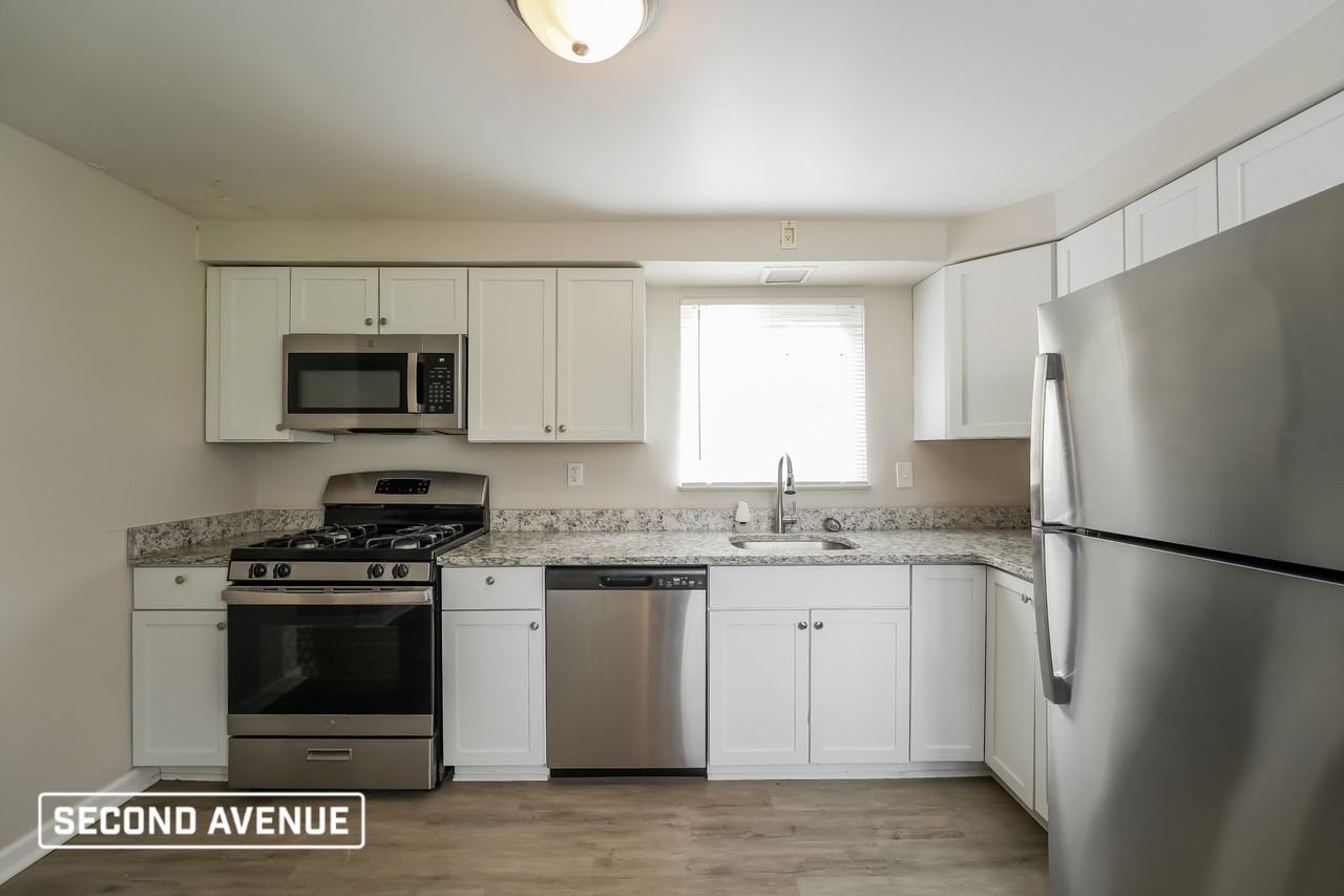 2418 Groveland St - Photo 3 of 14